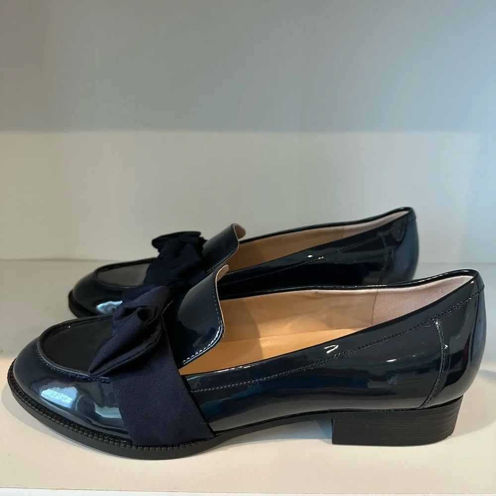 Bandolino Women's Lindio Bow Slip-On Tailored Loafers - Navy Patent Size 8.5M - Picture 7 of 12